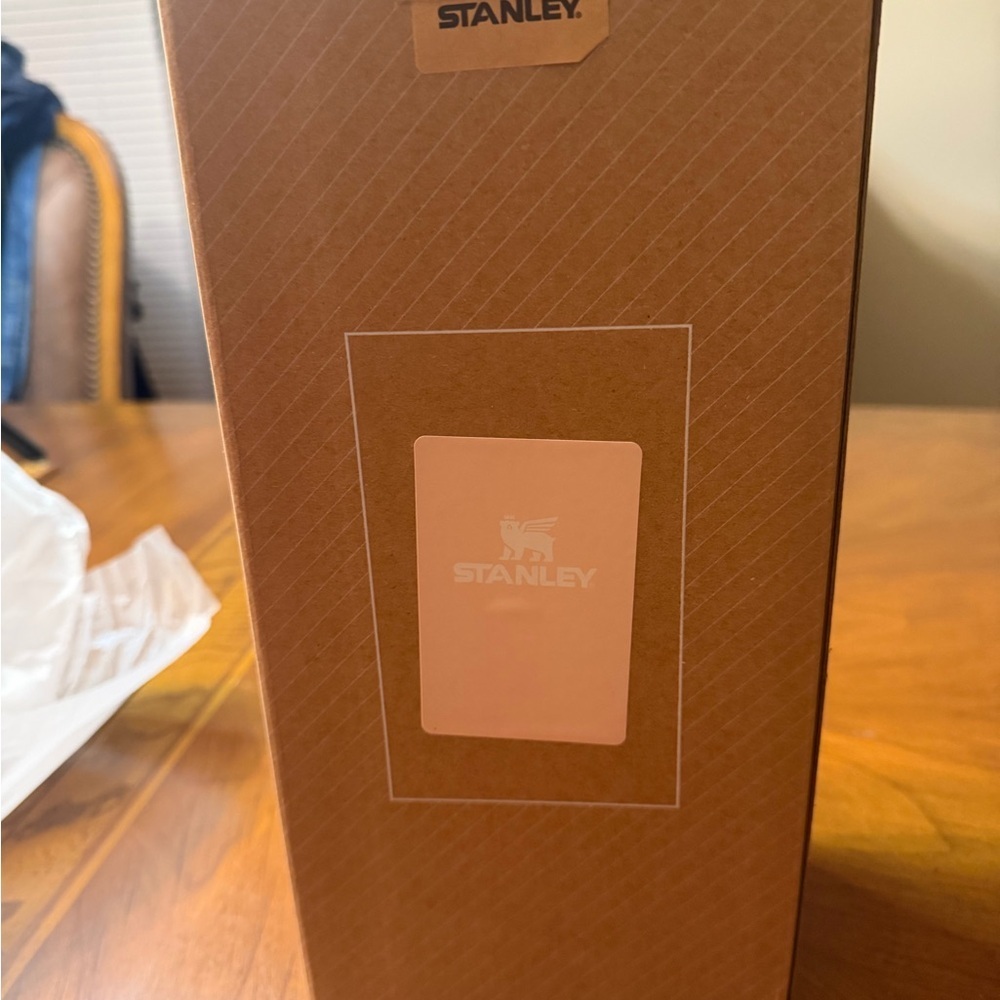NIB Stanley x Hello Kitty Pink Travel Tumbler Mug 40oz - Picture 4 of 4